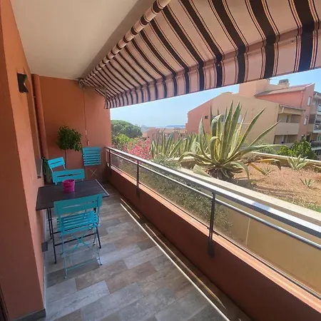 Vue Avec Place De Parking Privee *